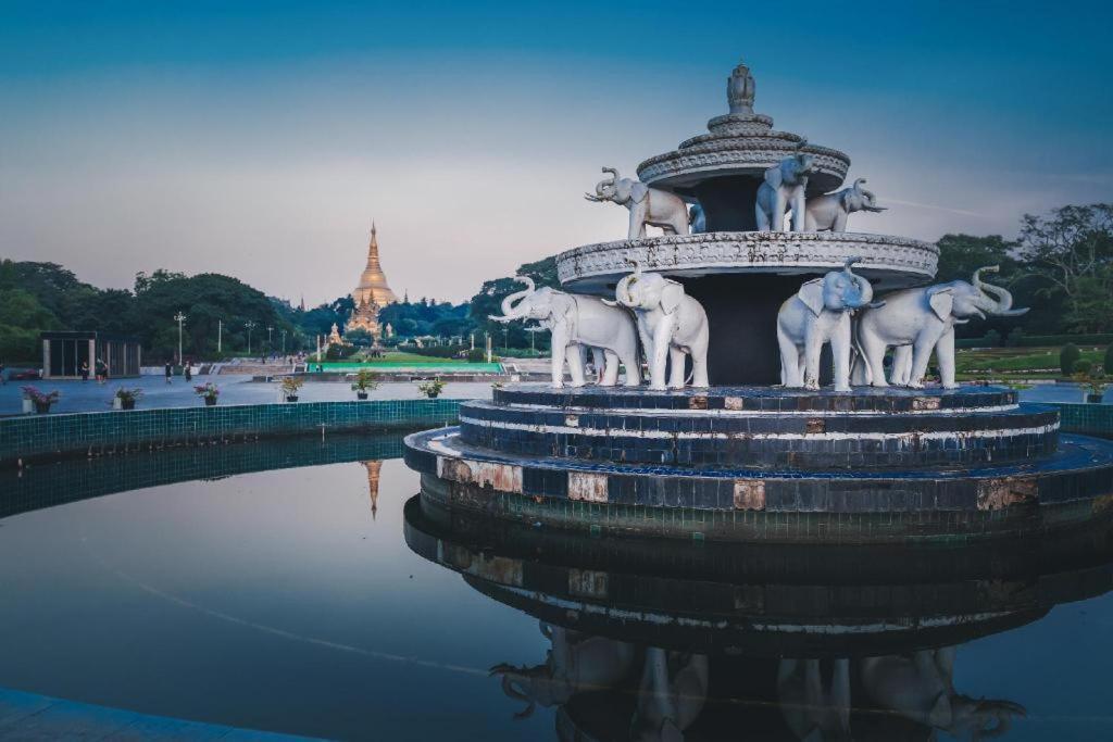 Gemsy Hotel Yangon Bagian luar foto