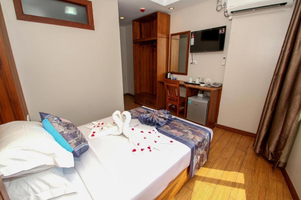 Gemsy Hotel Yangon Bagian luar foto