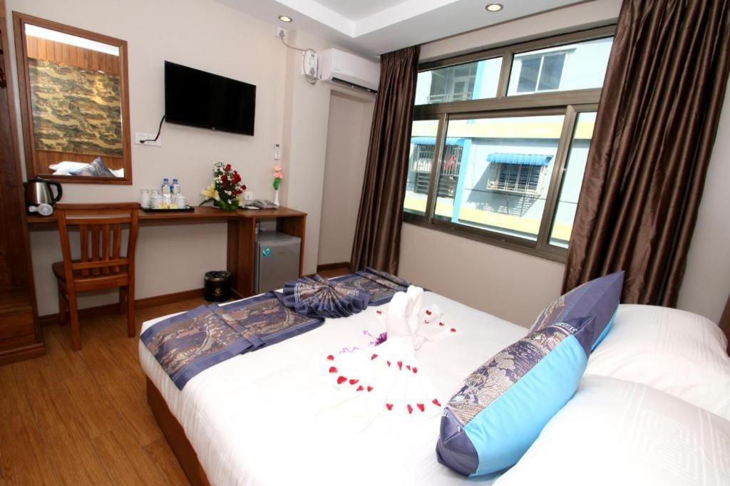 Gemsy Hotel Yangon Bagian luar foto