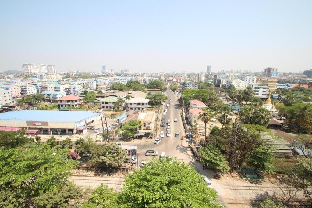 Gemsy Hotel Yangon Bagian luar foto
