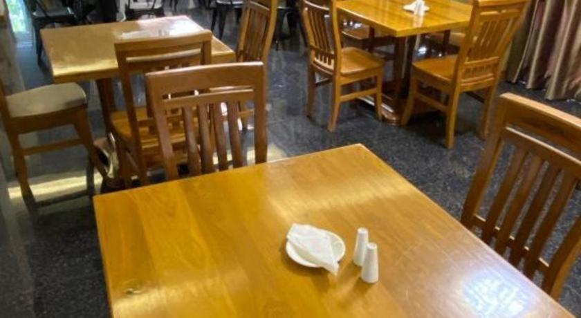 Gemsy Hotel Yangon Bagian luar foto