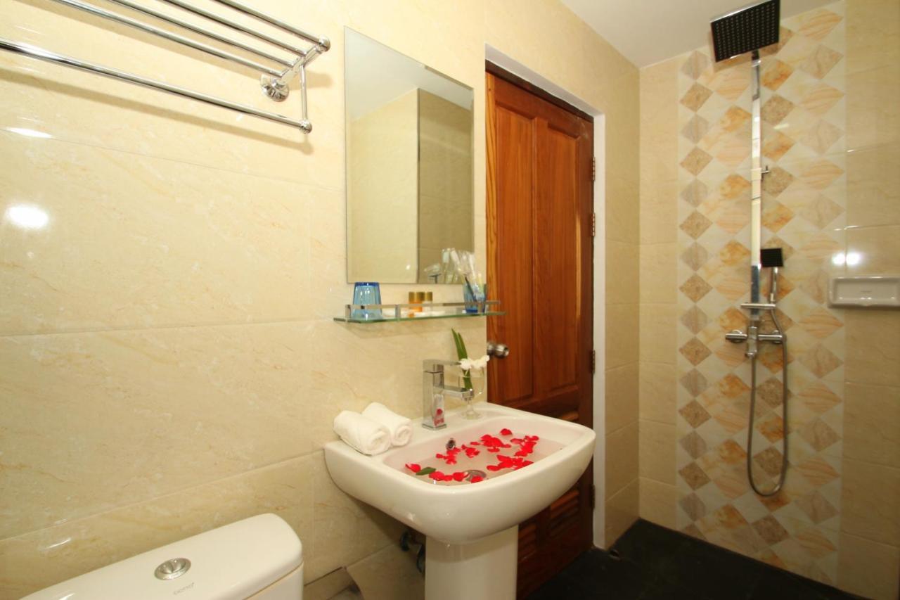 Gemsy Hotel Yangon Bagian luar foto