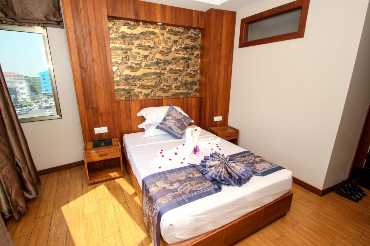 Gemsy Hotel Yangon Bagian luar foto