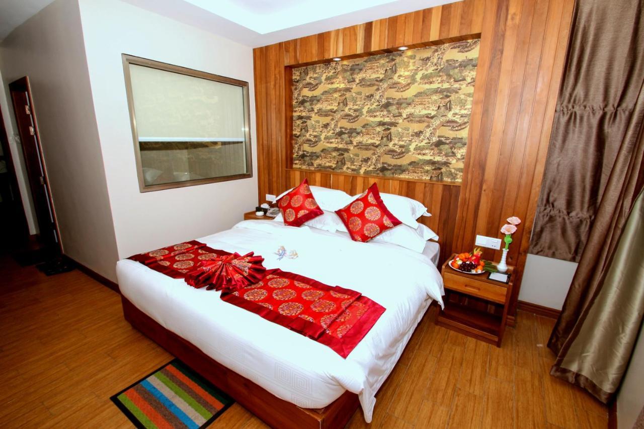 Gemsy Hotel Yangon Bagian luar foto