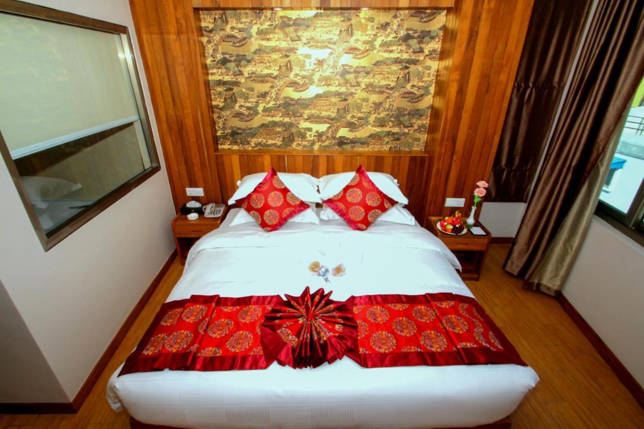 Gemsy Hotel Yangon Bagian luar foto