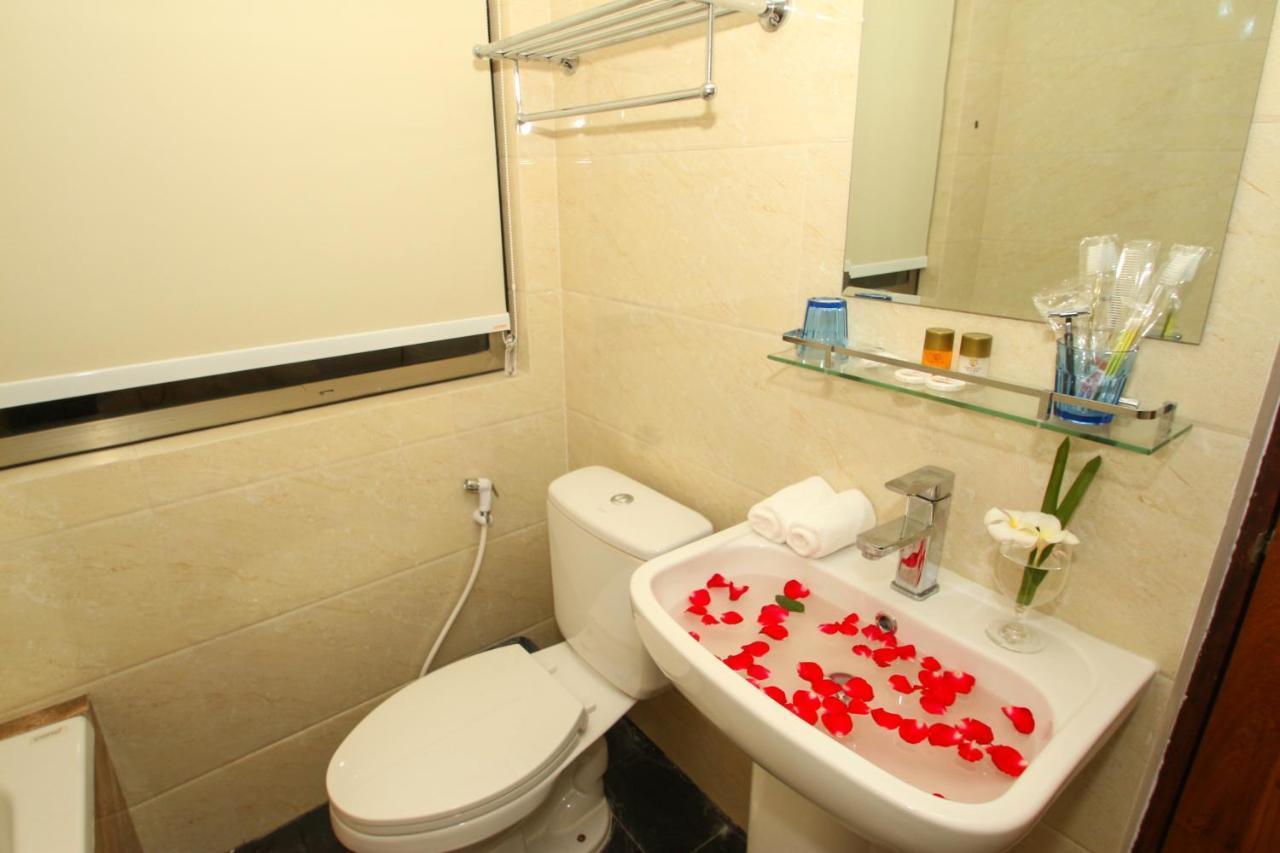 Gemsy Hotel Yangon Bagian luar foto
