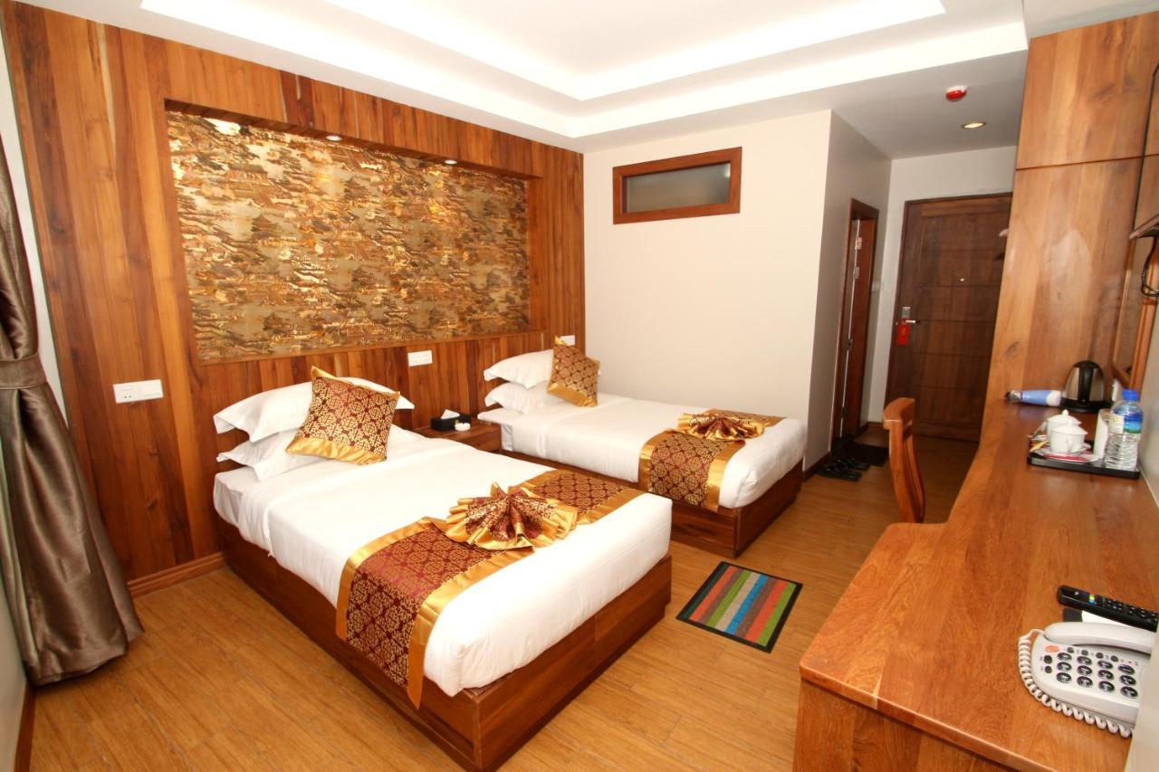 Gemsy Hotel Yangon Bagian luar foto