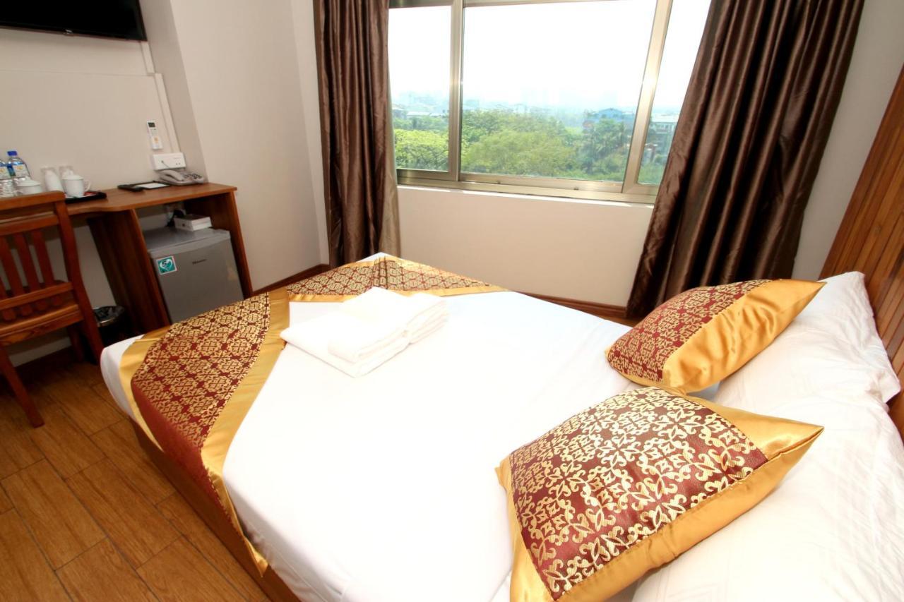 Gemsy Hotel Yangon Bagian luar foto