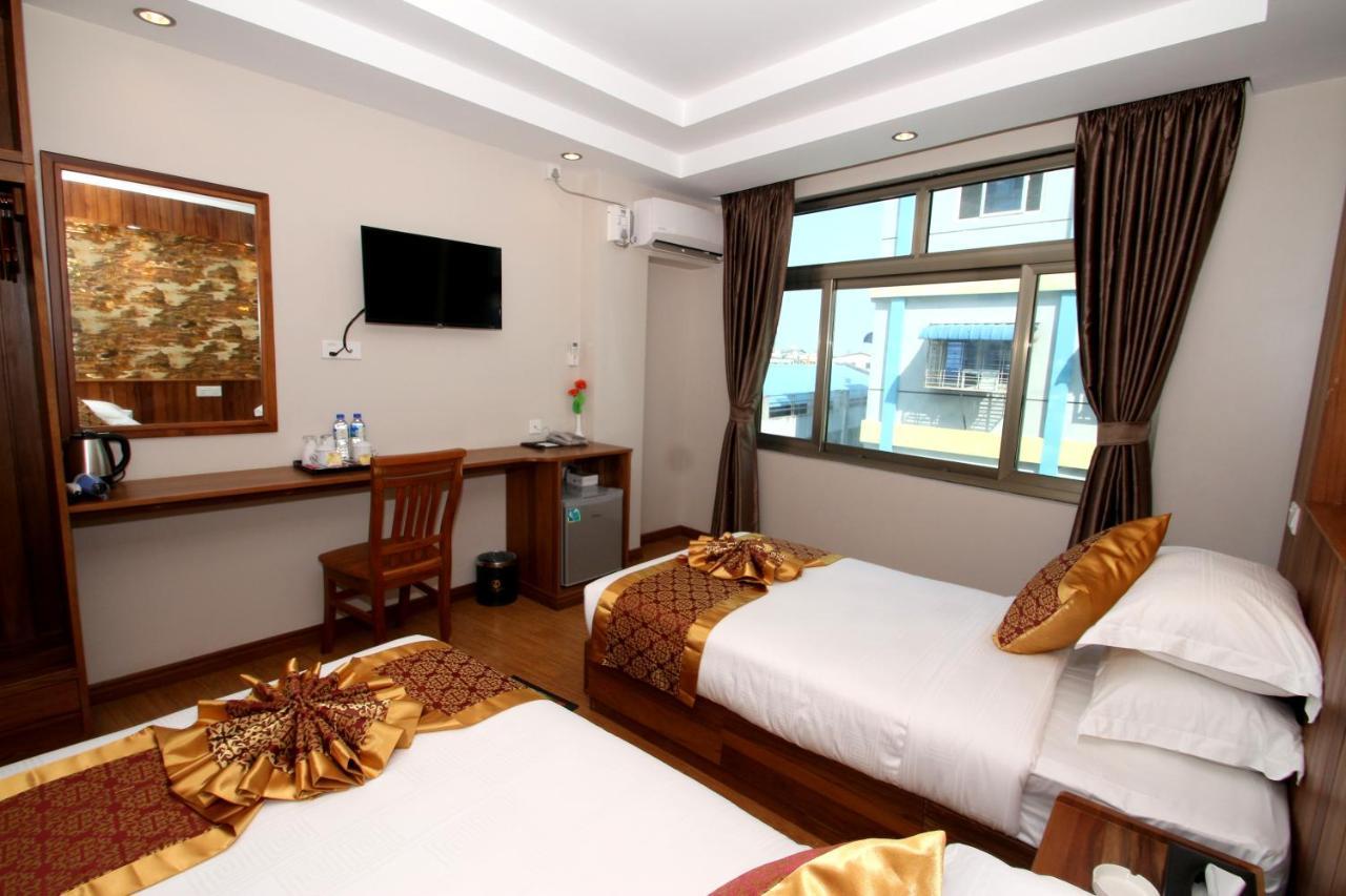 Gemsy Hotel Yangon Bagian luar foto