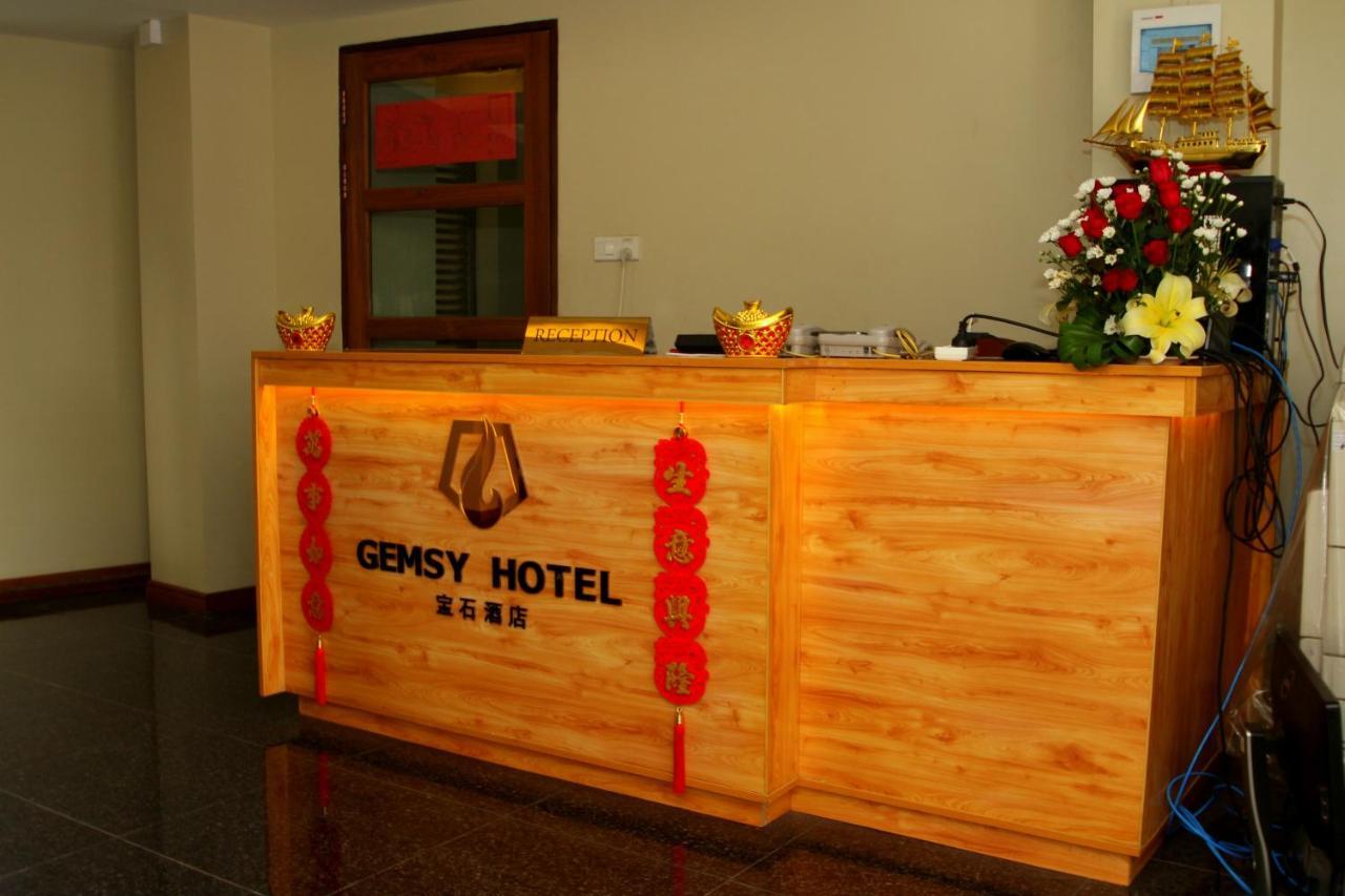 Gemsy Hotel Yangon Bagian luar foto