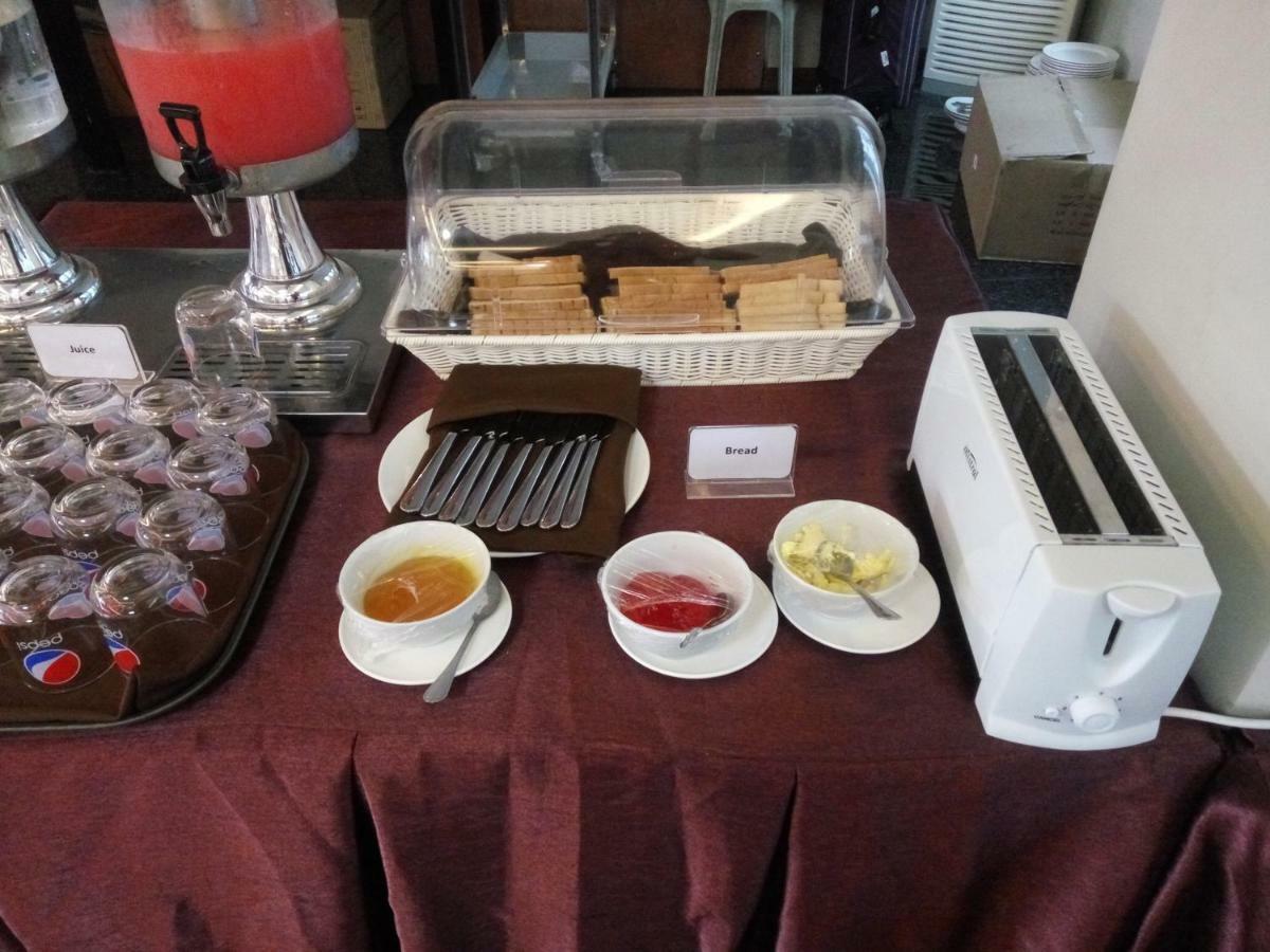 Gemsy Hotel Yangon Bagian luar foto