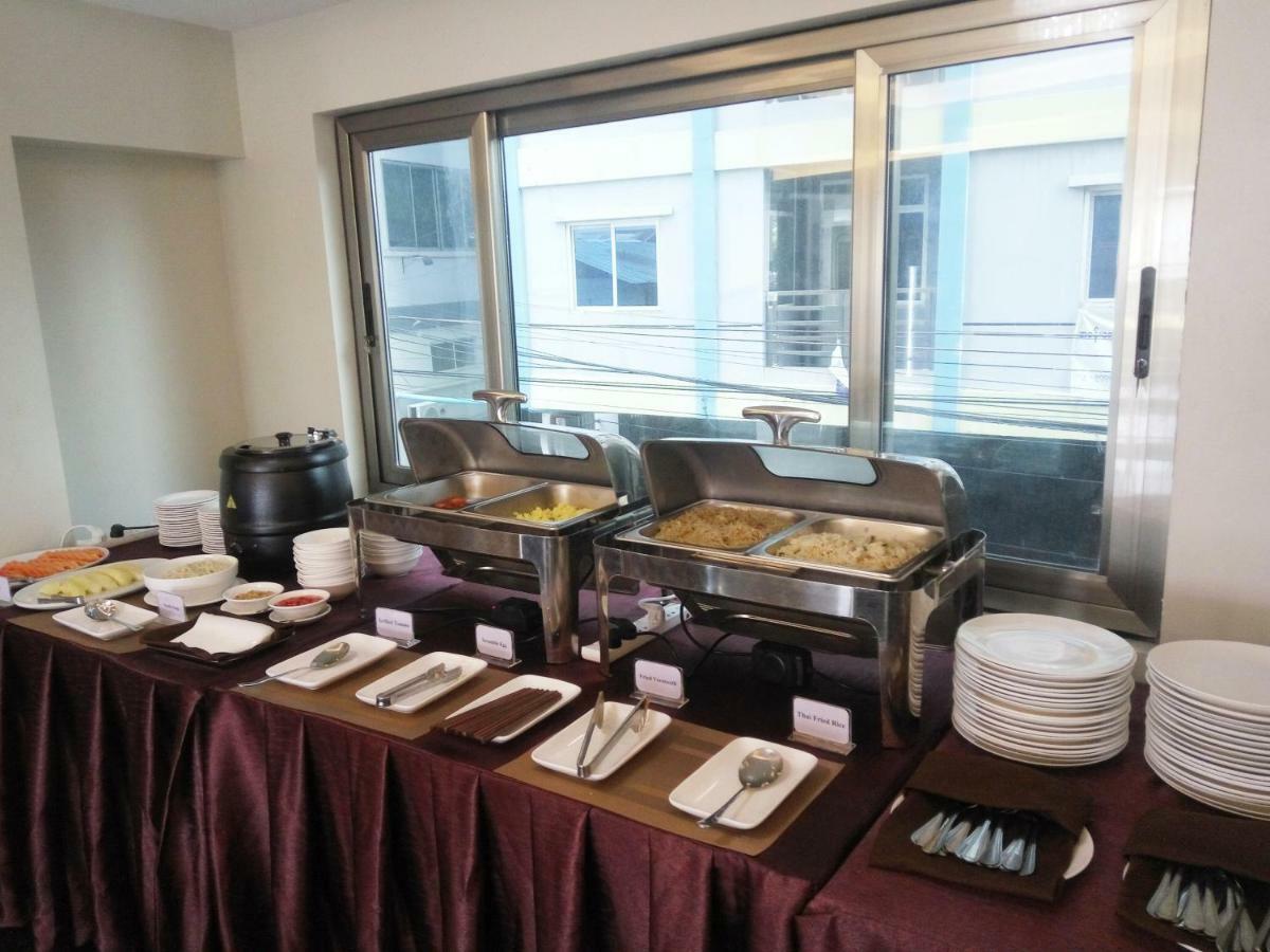 Gemsy Hotel Yangon Bagian luar foto