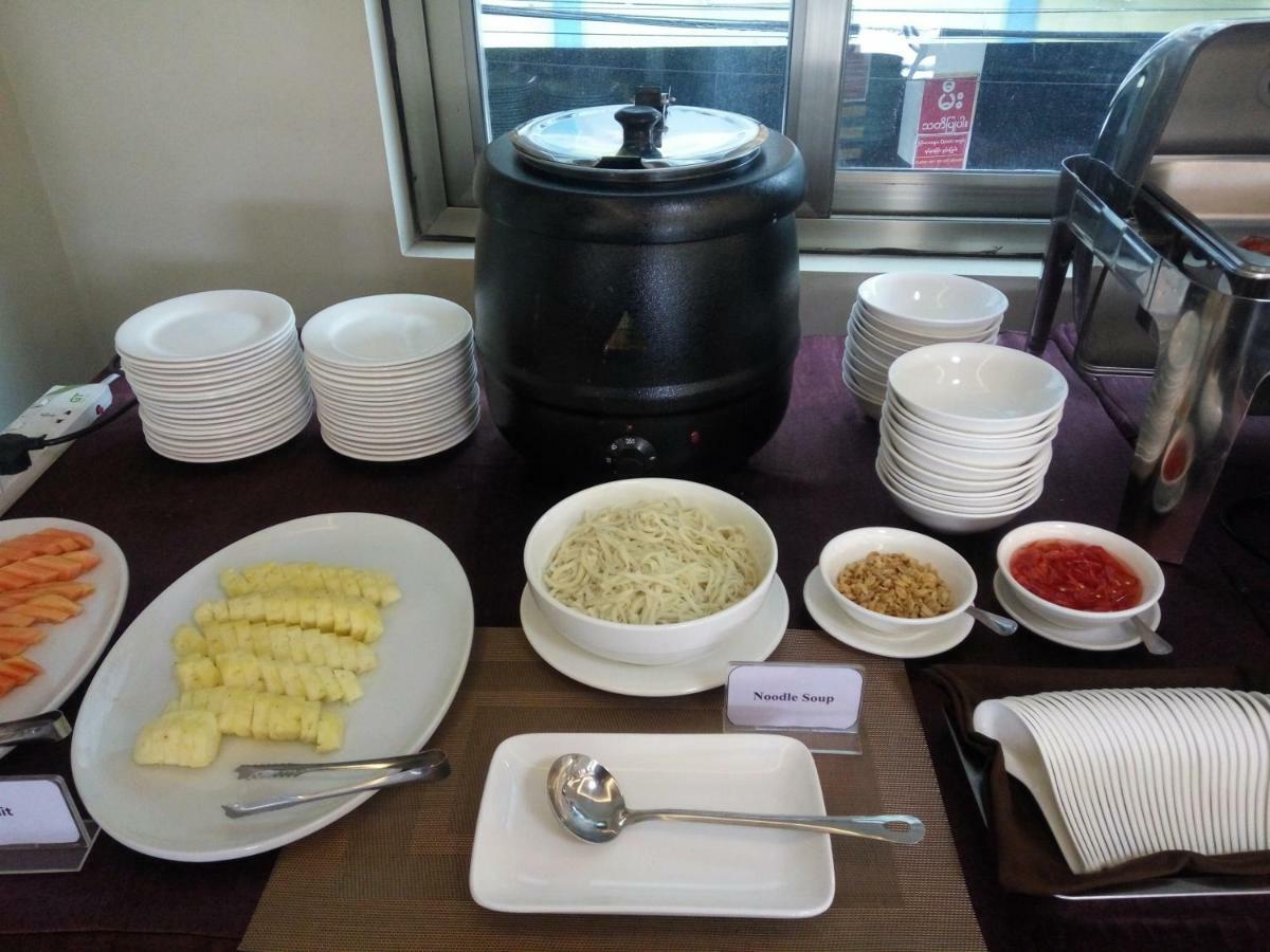 Gemsy Hotel Yangon Bagian luar foto