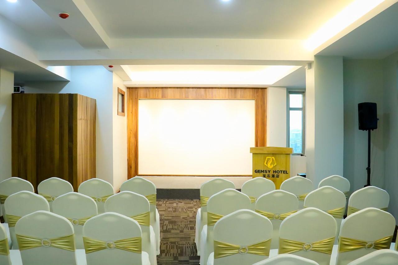 Gemsy Hotel Yangon Bagian luar foto