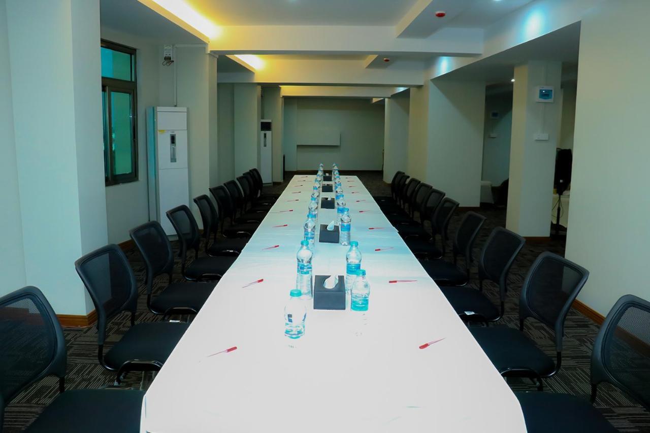 Gemsy Hotel Yangon Bagian luar foto