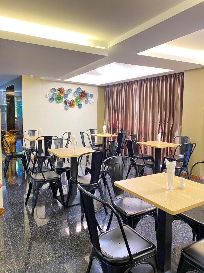 Gemsy Hotel Yangon Bagian luar foto